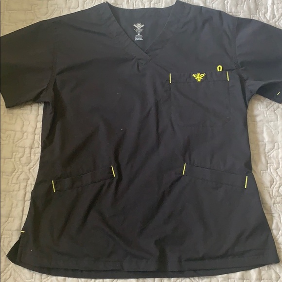 scrub top - Picture 1 of 2
